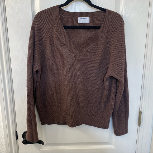 Old Navy Sweaters - Old Navy Women's Chocolate V-Neck Sweater